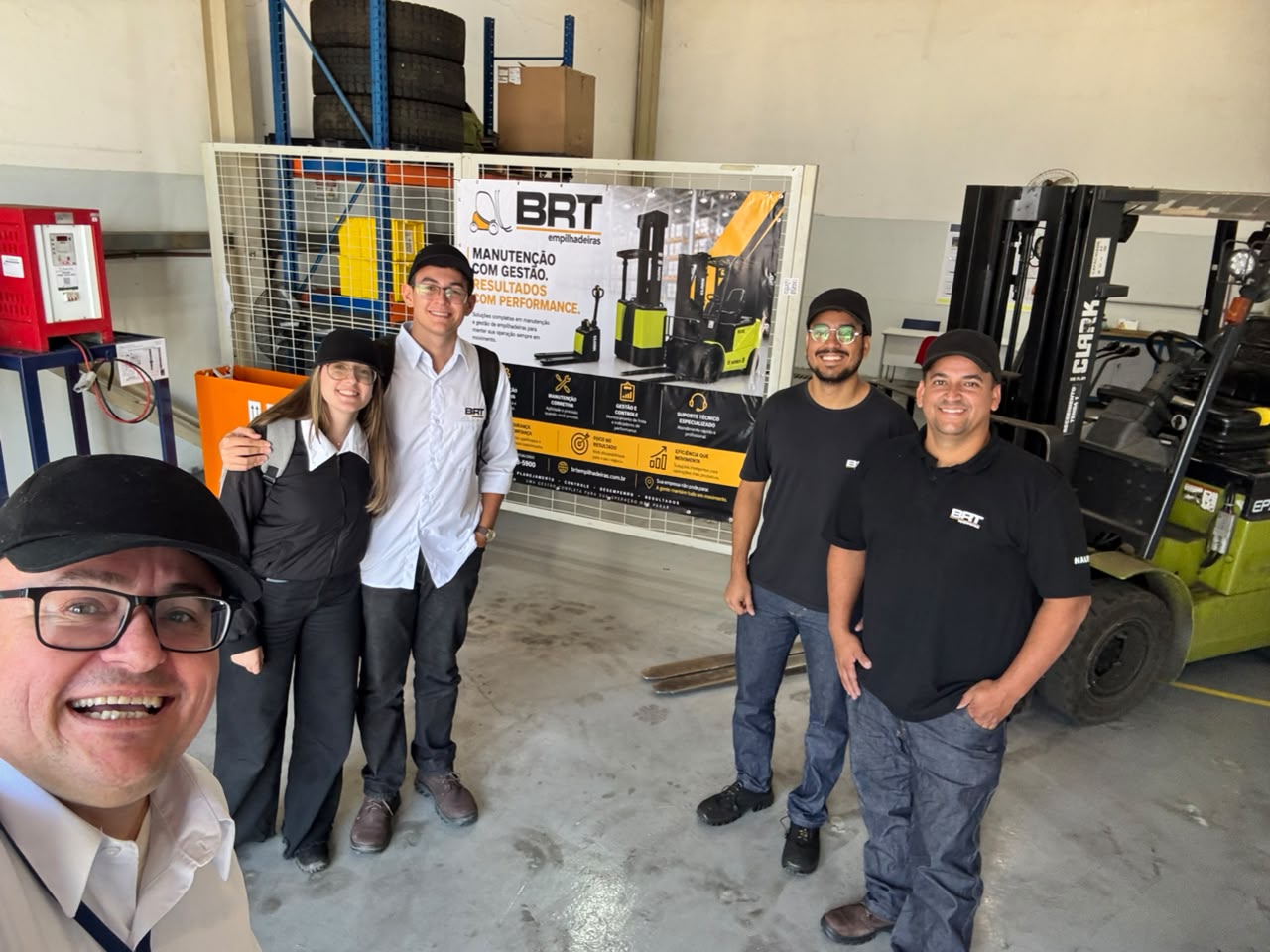 Visita Técnica da Caterpillar à Operação Hyundai Mobis: Gestão, Tecnologia e Excelência em Movimento